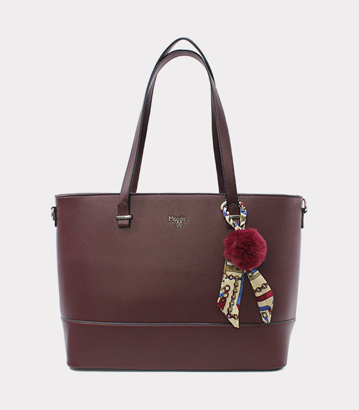 bolso-bella-detalle-logotipo-metalico