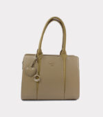 cartera-alessia-detalle-logotipo-metalico